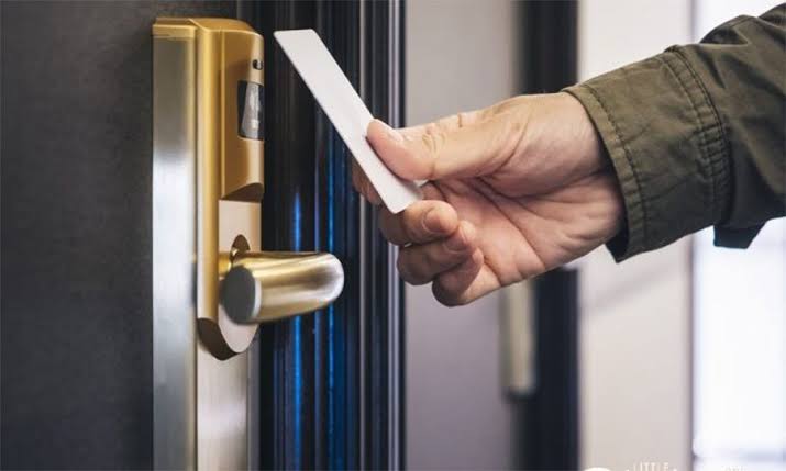 Vanguard Locksmith technician working in Midvale