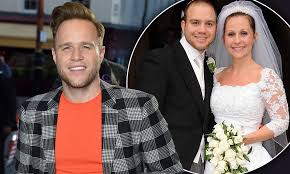 The 'dance with me tonight' singer went on to say he is glad the two aren't identical twins as he feels that could have made the situation even more difficult. Olly Murs Reveals He S Tried To Make Amends With Estranged Twin Brother After Decade Long Feud Daily Mail Online