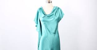Baju batik kombinasi ini terus berkembang dan melahirkan banyak karya dari berbagai desainer. 12 Jenis Bahan Satin Dan Tips Memilih Busana Satin Yang Tepat