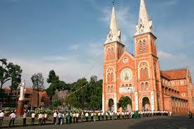 Without wanting to cause a war, i think ho chi minh city wins the people's award. Hanoi Or Ho Chi Minh City Where Should You Visit First Rough Guides