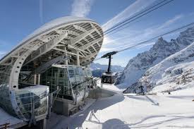 Die seilbahn im talschluss des aosta tales, am eingang des mont blanc tunnels, führt von courmayeur auf 1.200 m ü.m. Mont Blanc Pavillon Du Mont Frety Seilbahn Courmayeur Ao Holzner Bertagnolli Engineering