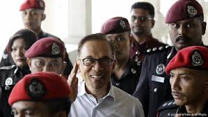 People who are saying that malaysia enjoyed a strong economic growth never lived the malaysian life during najib's tenure as the most scandalous prime minister ever in malaysian history. Malaysia S Mahathir Mohamad Seeks Immediate Pardon For Anwar Ibrahim News Dw 11 05 2018