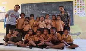 Sabar tmn2 guru semua itu pasti ada jln kluarx yg penting kita lksanakan tugas kita dgn baik yaitu mencerdaskan anak bangsa niscaya akan ada solusix.sy jg termasuk. Kisah Alumnus Umm Perjuangkan Literasi Di Daerah Terpencil Republika Online