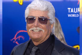 Adam Pippin's Instagram, Twitter & Facebook