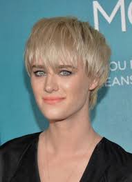 Mackenzie Davis Photos Photos That Awkward Moment Premieres In La Part 3 Mackenzie Davis Short Hair Styles Hairstyles Haircuts