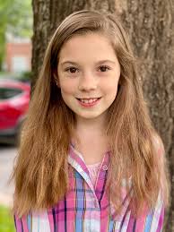 Lilly Combs's Instagram, Twitter & Facebook