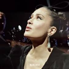 she really makes me want to speak Spanish || #salmahayek #riribec  #salmahayekedit #fashionweek #mami #edit #foryou