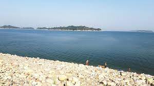 Hotels near baroli temples complex. Pong Dam Lake Maharana Pratap Sagar Talwara Township