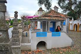 The portugal dos pequenitos (translated as portugal of/for the little ones) is a miniature park in the civil parish of santa clara e castelo viegas, in the municipality of coimbra, in the portuguese district of coimbra. Portugal Dos Pequenitos Em Coimbra Turista Profissional