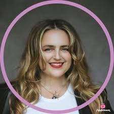 Catherine Borowski's Instagram, Twitter & Facebook