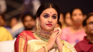 Is Keerthy Suresh Joining Bjp Cinema Cine News Kerala Kaumudi Online The young actress keerthy suresh, who has become popular with her telugu debut film nenu sailaja and running successful in keerthy's mother menaka is a yesteryear heroine and father suresh kumar is a malayalam film producer. is keerthy suresh joining bjp cinema