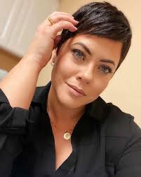 Female barber student seeks feedback