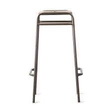 Il y a des chaises hautes réglables en hauteur, pliantes, sans dossier, avec dossier, à en principe, le modèle original de cette chaise est sans dossier, avec lignes épurées et un style simple. Tabouret De Bar Vintage Ecolier Made In Meubles