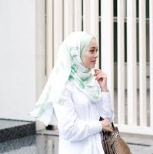 Discover and shop the collection inspired by vivy yusof. Kreatif Selendang Vivy Yusof Inspirasi Dari Kuih Tradisional