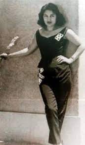 ووصفت «اعتماد» صلاح نصر، بأنه إنسان شاذ، وبررت ذلك بالعديد من تصرفاته، مثل زواجه من زوجة عمه في وقت ما، مضيفة أنه لم يقترب منها ليلة أيضاً أن عمر خورشيد تم قتله بسبب «تار قديم» بينه وصفوت، عندما قام عمر بتحذير صفوت بالابتعاد عن سعاد، أيام صلاح نصر. ÙÙ†Ø§Ù†Ø© ÙÙŠ ÙØ±Ø§Ø´ Ø±Ø¦ÙŠØ³ Ø¬Ù‡Ø§Ø² Ø§Ù„Ù…Ø®Ø§Ø¨Ø±Ø§Øª Ù†Ù‚Ù„Øª Ø£ØºÙ„Ù‰ Ù…Ø¹Ù„ÙˆÙ…Ø© ÙÙŠ ØªØ§Ø±ÙŠØ® Ø§Ù„Ù…ÙˆØ³Ø§Ø¯ Ø¯Ù†ÙŠØ§ Ø§Ù„ÙˆØ·Ù†