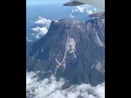 234 gunung kinabalu photos free royalty free stock photos from dreamstime from thumbs.dreamstime.com penduduk sabah marah dengan gambar itu kerana mereka menganggap gunung itu suci. Pemandangan Gunung Kinabalu Dari Kapal Terbang Youtube