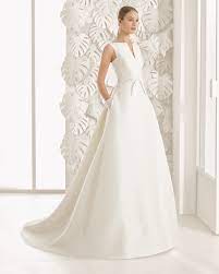 Dieses wunderschöne hochzeitskleid „meridian von rosa clará aus der kollektion 2019 habe ich am 08.06.2019 zu meiner hochzeit getragen und hoffe nun, eine zukünftige braut glücklich machen zu. Rosa Clara Brautmoden Brautkleider Hochzeitskleider Abendkleider Balayi