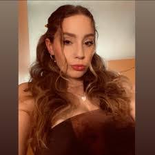 Ivy Cleveland's Instagram, Twitter & Facebook