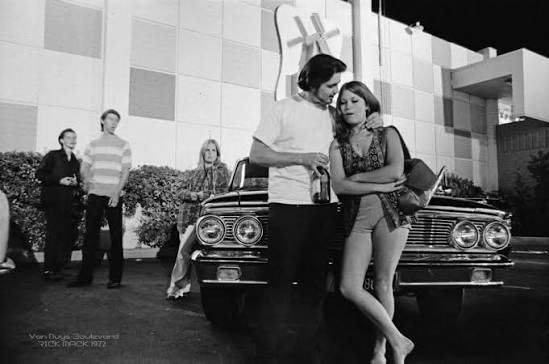 VN Blvd.-096-36' from van Nuys Blvd 1972. This is at The Luges market/June  Ellen's parking lot, Wednesday nights. One of 1000 digitized images from my Van  Nuys Boulevard series.