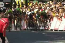 Search, discover and share your favorite tour de france gifs. Everyone Keeps Crashing At The Tour De France Because So Many People Are Taking Selfies