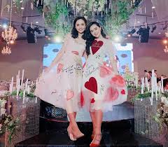 Duy mạnh được cho là có phát ngôn lệch lạc về chủ quyền biển đảo của việt nam. Vá»£ Duy Máº¡nh VÄƒn Quyáº¿t Hai Chá»‹ Em Nha Giau NhÆ°ng Kiáº¿m Tiá»n Cá»±c Giá»i
