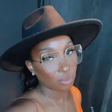 She did no eyeshadow look and then when I brought up curling my hair she  asked me...oh you still want that?" Uhhhh did I book that? Yes? Okay. Then  I want it.