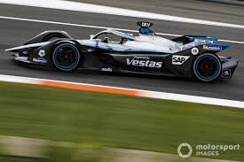 Nous organisons des batailles imprévisibles roue contre roue dans les rues de la ville. Wolff Mercedes Reste Mais La Formule E Doit Reagir