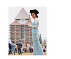 Bisa update brokat anak, brokat wisuda,brokat terbaru, brokat tile, brokat kombinasi dll. 31 Inspirasi Model Baju Kebaya Modern Untuk Wisuda Updated 2021 Bukareview