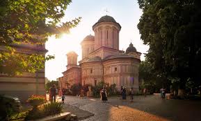 Preasfinţitul părinte ieronim sinaitul a vorbit luni, 17 iunie 2019, credincioşilor prezenţi la hramul istoric al mănăstirii radu vodă din bucureşti despre taina. Pin On Romania