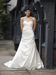 Günstige brautjungfernkleider und süße kleider für ihre mädchen, was ihren großen tag zum glänzen bringen wird. Hochzeit 2013 Geraffte Brautkleider Mit Volants Und Glitzer