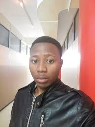 Delivery person made it up the mountain in Peru for the game 😂🇵🇪 (via  polleriaElGordofogon/TikTok)