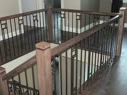 Les rampes d escaliers et garde corps d intérieur brun doutté robustes et élégants soudés à la main. Rampes De Bois Et Metal Contemporaines Boiseries Sir Laurier