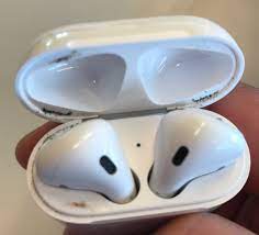 Metal Shavings Stuck To Airpods Case Apple Community
