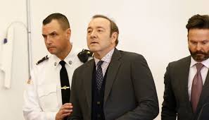 Otros hombres también salieron a denunciar a spacey por. Kevin Spacey Did A Dance Number Amid Sexual Harassment Deposition Report