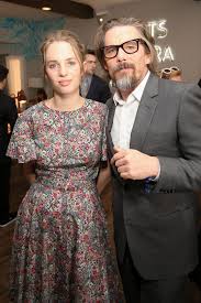 He made his feature film debut in 1985 with the science fiction movie explorers, before making a supporting appearance in. Gute Gene Die Schonen Tochter Der Stars Gala De