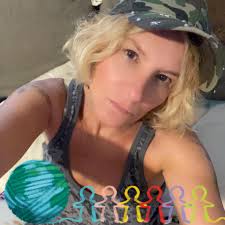 Donna Cummins's Instagram, Twitter & Facebook