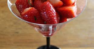 Salade De Fraises Orientale Recette En 2020 Salade De Fraises Recette Avec Des Fraises Desserts Aux Fruits