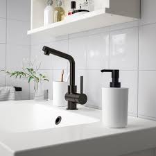 Möchten sie ihr badezimmer in eine moderne und schlichte wohlfühloase zum entspannen dann ist dieses badezimmer set genau die richtige wahl für sie. Storavan Badezimmer Set 3 Tlg Weiss Ikea Deutschland