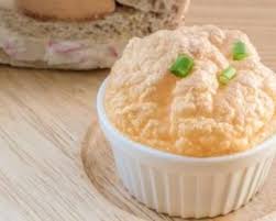 Recette De Souffle Leger Aux Herbes Et Au Gruyere Recette Recette Nourriture Delicieuse Souffle Au Fromage