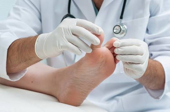 What Is the Difference Between Podiatrists and Chiropodists? | Footfiles