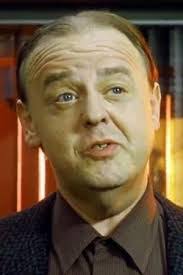 Elin Hampton's Instagram, Twitter & Facebook