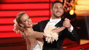 In 2007, she danced with the footballer giovane élber. Isabel Edvardsson Let S Dance Star Ist Wieder Schwanger Leute Bild De