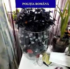 Fals Medic Estetician Din Oradea Descoperit De PoliÈ›iÈ™ti Femeia FÄƒcea InjecÈ›ii Cu Acid Hialuronic In Buze È™i CearcÄƒne DeÈ™i Nu Are Aviz De LiberÄƒ PracticÄƒ Foto
