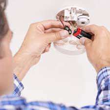 When smoke enters the sensor why does a hardwired smoke detector beep? Rauchmelder 9v E Block Batterie Ceres Webshop