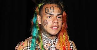 6ix9ine is also famous for the amount of feuds he's had, most notably with rapper chief keef, which lead to an attempted assassination in 2018. Tekashi 6ix9ine Height Celebsheight Org