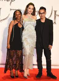 Полное имя — анджелина джоли войт (angelina jolie voight). Angelina Jolie On Becoming A Stay At Home Mom I M Not Good At It At All Glamour