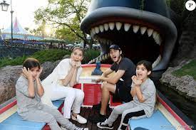 selin maʁi klodɛt djɔ̃, quebec french: Celine Dion Et Ses Fils 2015 Celine Dion Songs Age