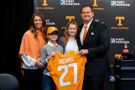 Josh heupel, a trusted voice from sam bradford's past, helped the eagles quarterback resist quitting football last year after he suffered a second devastating injury to his left knee in a span of nine months. Nhujkkahs X7om