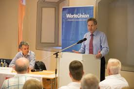 Ist merkel's voreilige bemerkungen über angebliche hetzjagden. Auftritt Bei Der Basis Hans Georg Maassen Die Cdu Und 1 8 Millionen Araber Hintergrund Rnz