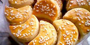 250 g kacang tanah, sangrai; Cara Membuat Kue Kacang Renyah Untuk Lebaran Dari Almond Hingga Kenari Merdeka Com